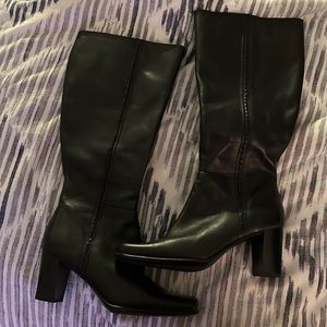 St. John’s Bay, black leather boots